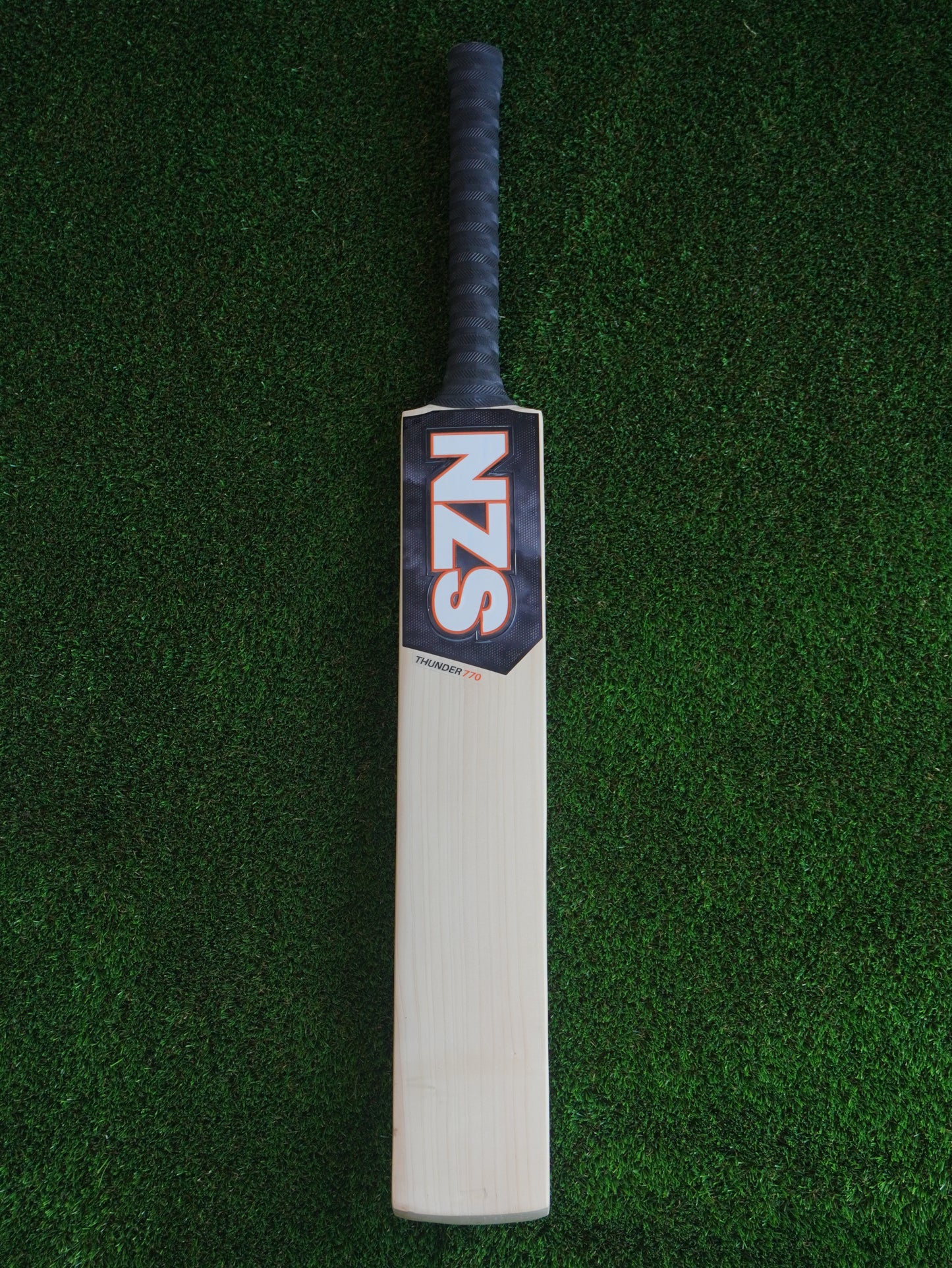 Adult (SH) Premium Cricket Bat - Thunder 770