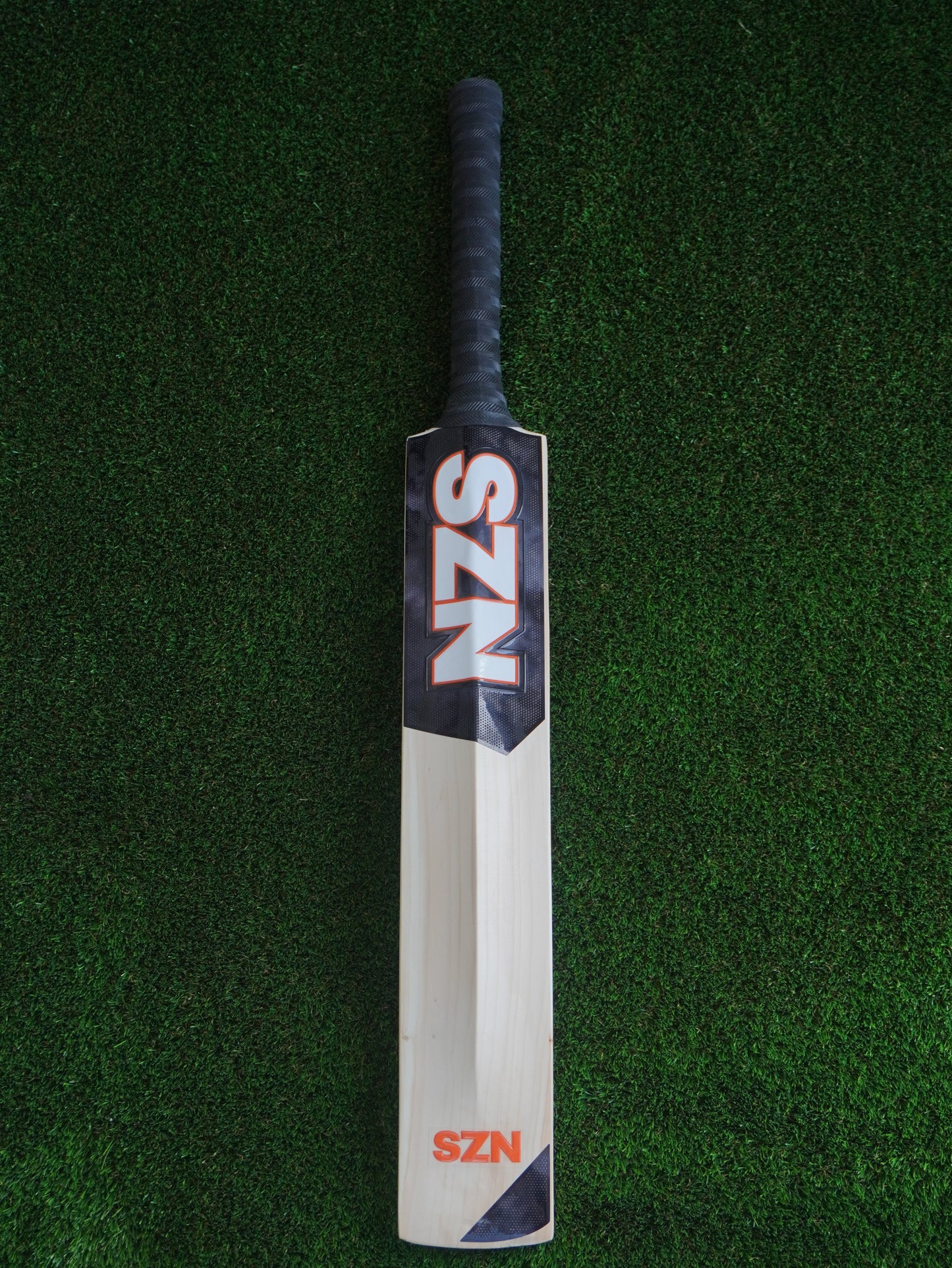 Adult (SH) Premium Cricket Bat - Thunder 770
