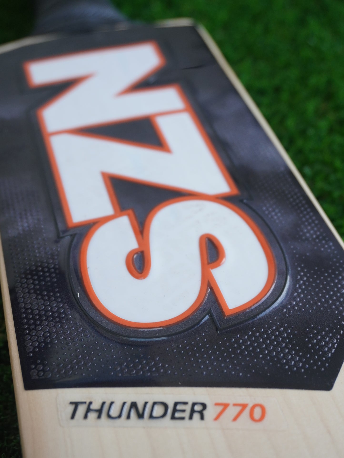 Adult (SH) Premium Cricket Bat - Thunder 770